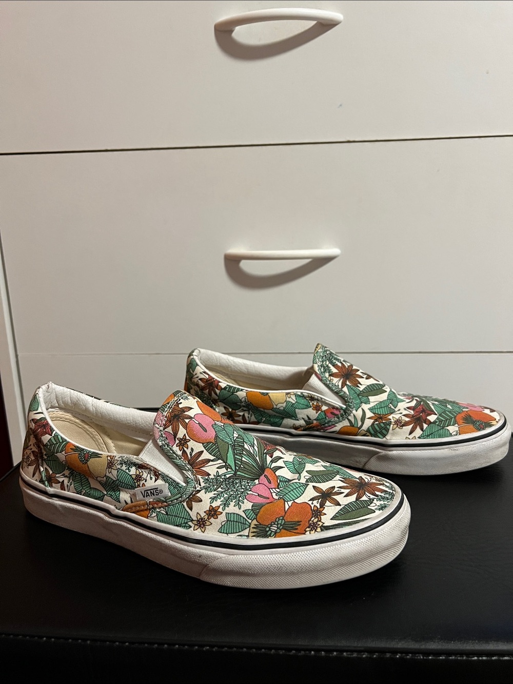 Vans Slip On Shoes Stenciled Flowers Women’s Size 9.5